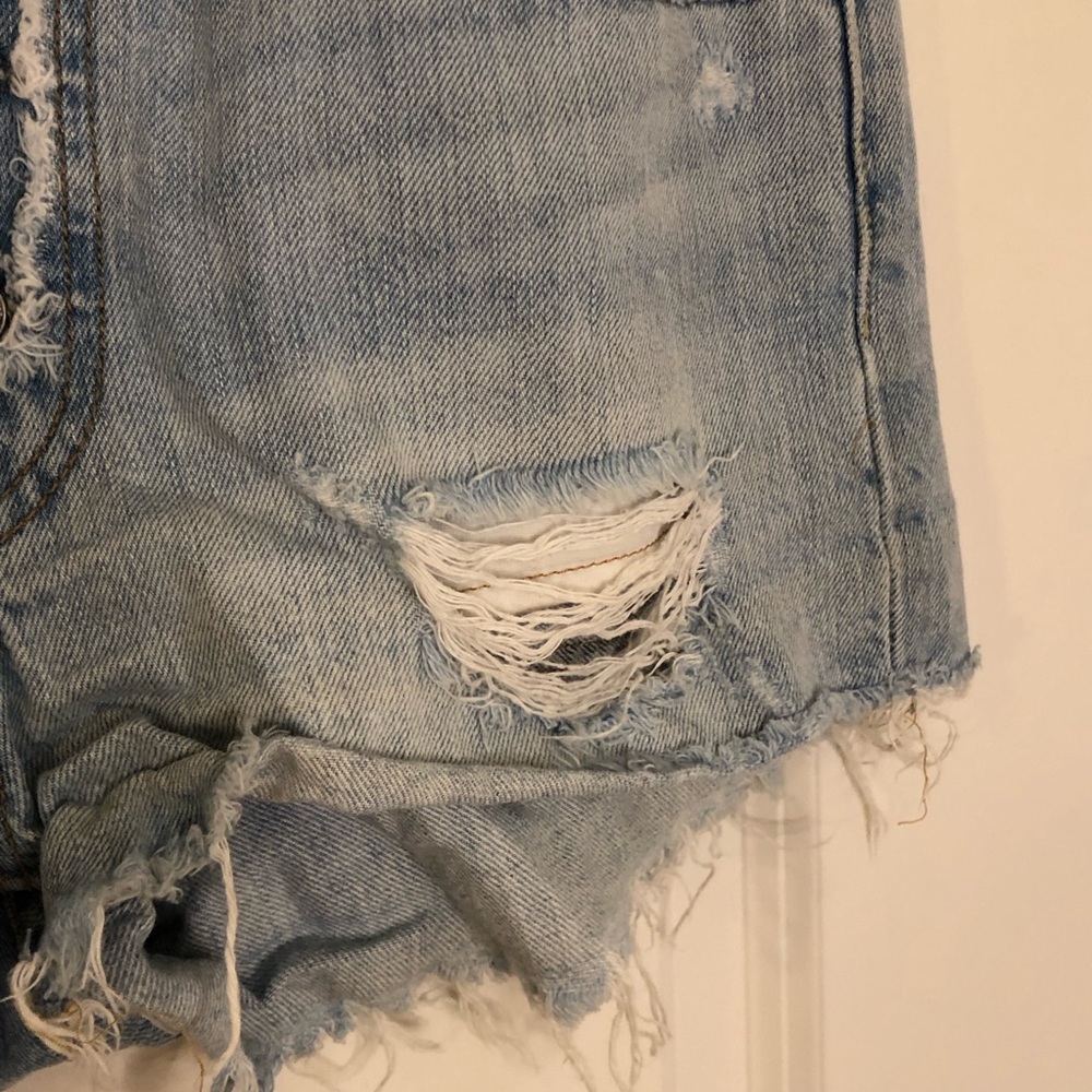 Levi’s Blue denim distressed shorts button fly Sz 28 raw hem Daisy Duke summer - Picture 6 of 9